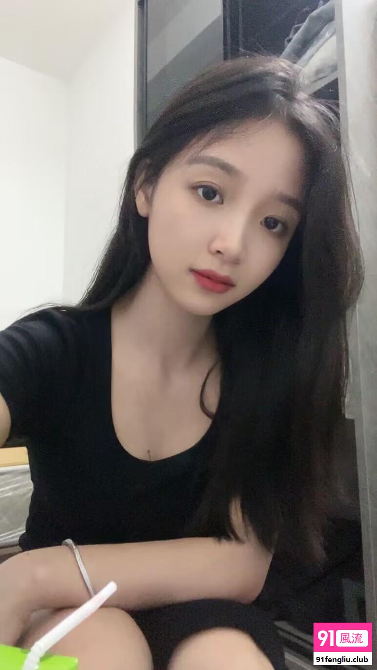 萝莉妹一线天小逼逼